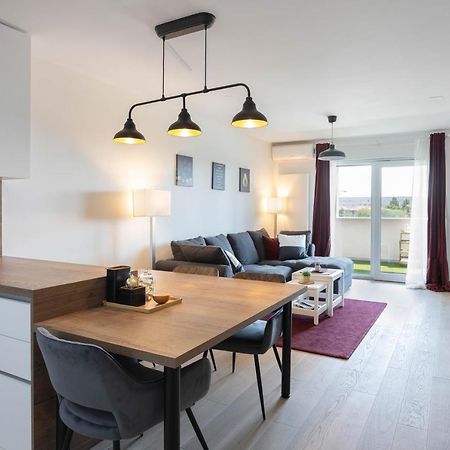 Stylish 2Bdr Apartment- Free Garage Загреб Екстер'єр фото